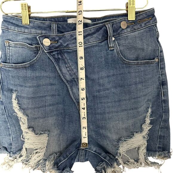 Risen‎ Taylor High Rise Crossover Waist Destroyed Denim Shorts Women's XL Blue - Picture 9 of 9